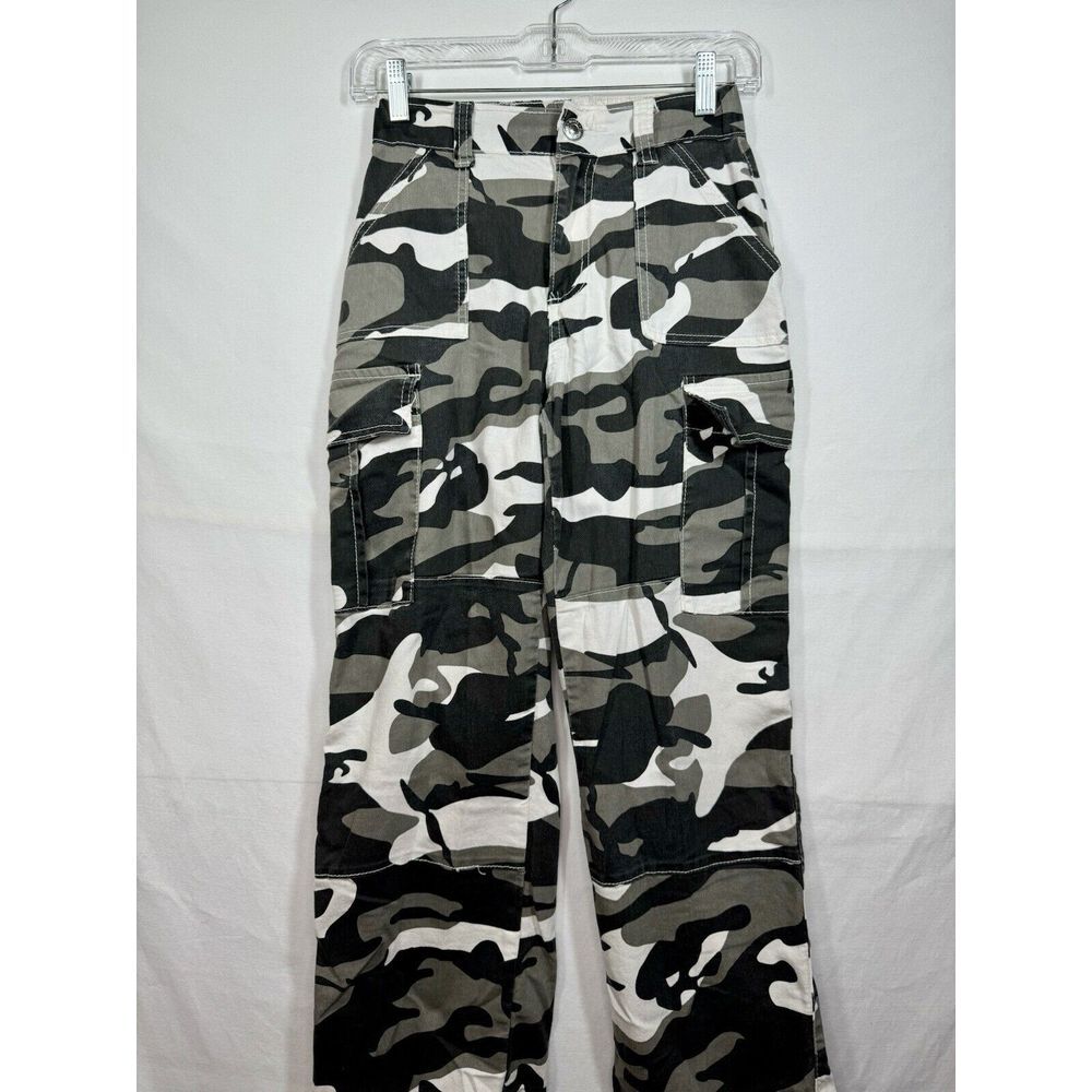 Almost‎ Famous Cargo Pants Womens Black White Gray Camo 23X25 Sz Small
